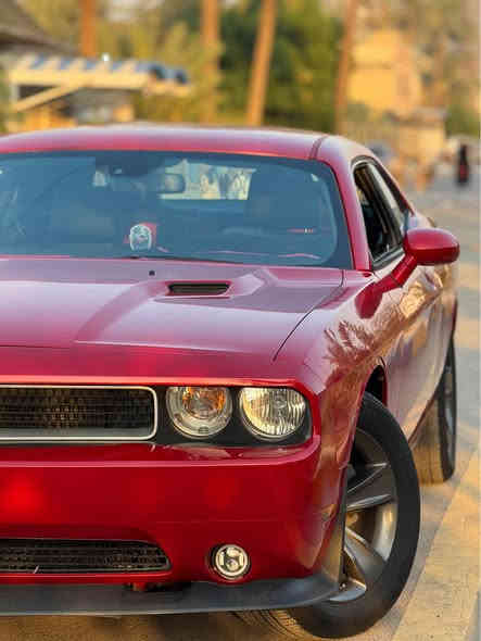 السلام عليكم 
***********
*********** 
دوج جالنجر 2013 مكينة 3600 كير اوتو (مكفولات) 
رقم بغداد بأسمي والسنوية تخلص ب٢٠٢٧
بصمة 
تحكم ستيرن 
شفتات 
تدفئة كشنات 
حساسات بلادية 
شاشة اندرويد وابل كار بلي وكامرة 
تدفئة كشنات 
درايف مود (سبورت ، ايكو ، نورمل) 
ماشية ١١٠ 
لايتات زنون 
السيارة حادثها ويل امامي ايمن 
صبغ السيارة قطع اني ابيع حزام (بنيد وقمارة وصندوك مابيهن صبغ )
السيارة بدون اي دواخل ( شواصي لغود مكفولات)
السعر ١٠٨ 
مكاني بغداد الحرية بغداد
