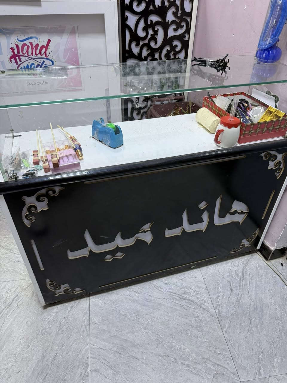 باترينات عرض مع ميز كاشير للبيع
***********
