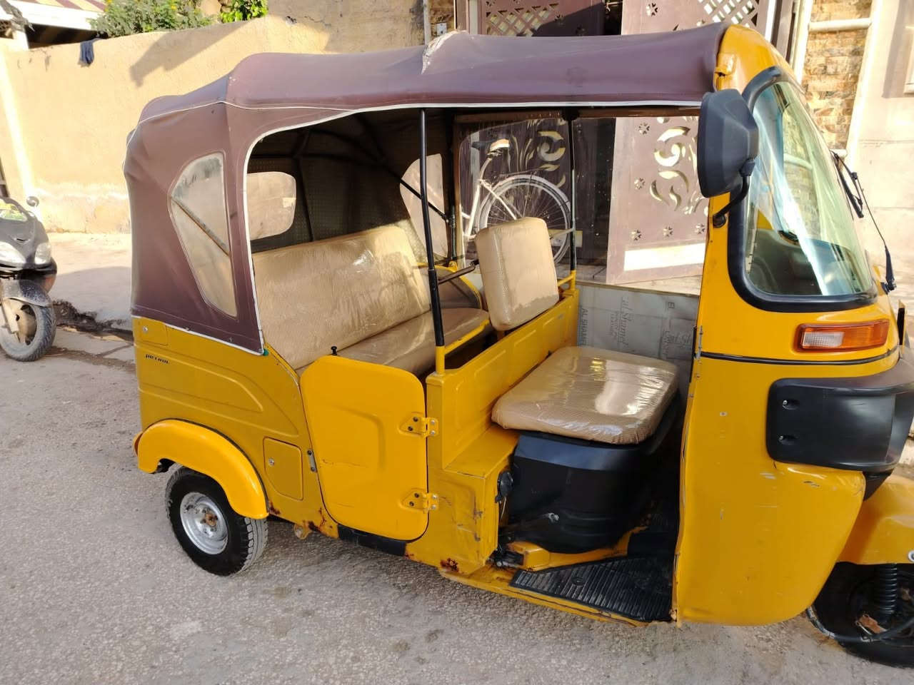 السلام عليكم تكتك باجاج هندي  2021 شهر 2 مرقمة جاهزه ثاني يوم تحويل
لون اصفر نضيفه  عنوان الدوره شهداء ابو دشير اريدها ب٧ملاين ونص


**إذا كنت صاحب هذا الإعلان وتريد حذفه لأي سبب، رجاءا أرسل رسالة إلى الدعم الفني**