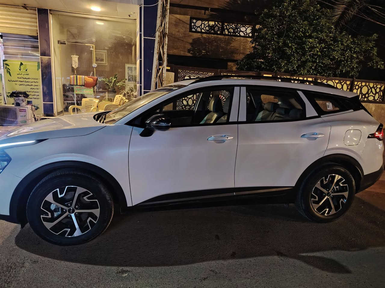 السلام عليكم.
للبيع كيا سبورتج 2025 هايبرد 

فول مواصفات (Full Option)

محرك قوي واقتصادي

كير أوتوماتيك

فتحة سقف بانوراما

شاشة كبيرة + نظام (Navigation)

كاميرات 360 درجة

حساسات أمامية وخلفية

تشغيل بصمة + دخول ذكي (Smart Key)

مقاعد جلد كهربائية (تدفئة + تبريد)

نظام تثبيت سرعة

تحذير النقطة العمياء

نظام المحافظة على المسار

بريك طوارئ أوتوماتيكي

إضاءة LED كاملة

مرايا كهربائية قابلة للطي

تكييف أوتوماتيك مزدوج

نظام صوتي ممتاز

اللون:....ابيض 

الممشى: .........3000.كم

الرقم . *********** ,:.
