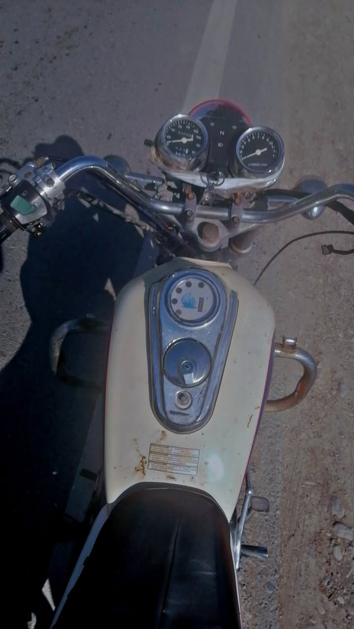 جوندة 2017 كلك للبيع دراجة حلوة مرتبة مكينه خرسة كلش ناعمة كهربائيات كاملة سلف هندر كلة شغال اشاير شغالة لايت امامي وبگلايت شغال نقص باتري فقط باتريها تعبان شوية دراجة رايدها 350 وبيها مجال بسيط جماعة 250  لا تعبون نفسكم مابيع مكان دراجة ديالى هبهب شراي تعال خاص


**إذا كنت صاحب هذا الإعلان وتريد حذفه لأي سبب، رجاءا أرسل رسالة إلى الدعم الفني**