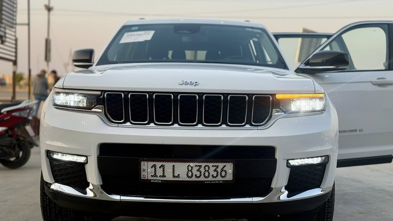 2023 جيب كراند شيروكي لمتدد
رقم بغداد باسمي 
فول موصفات ماعد فتحة 
7 راكب vip 
سيارة حادثها فقط ويل مبدل باقي سيارة مكفولة كفالة عامة حتى دعاميات
سيارة بعدهي ريحت الشركة بيها جديدة 
سعرها 375وبيها مجال 
مكان السيارة بابل الاسكندرية 

‏‭0773 368 0628‬
