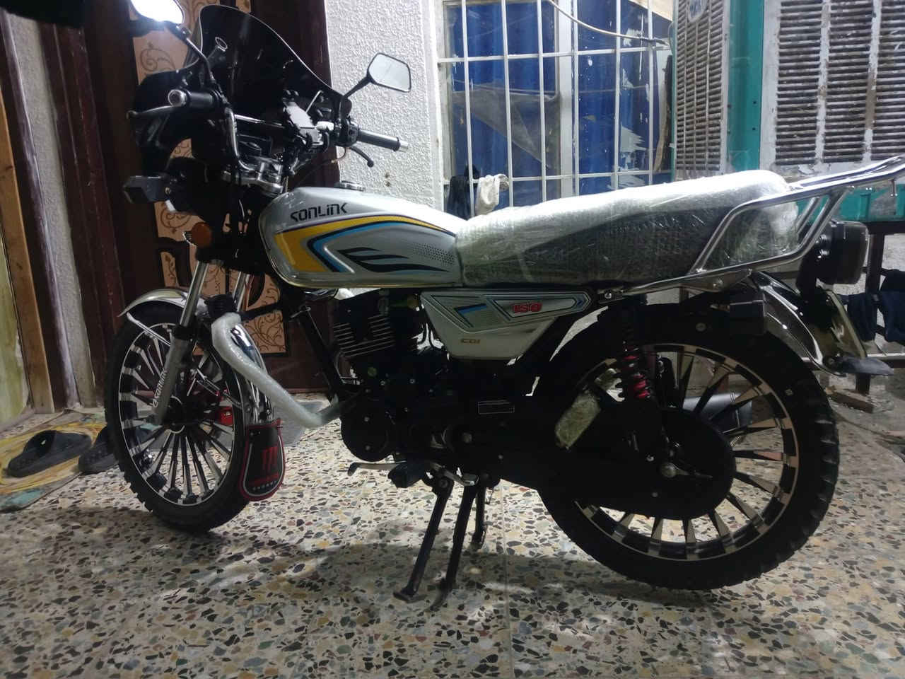 ياالله السلام عليكم سونك ايراني موديل 24 خمسه كير دراجه احلا من الصور ممفتوح بيها برغي بلاديه ونضيفه من كل نواحي زوج تايرات جبلي شادلها محرك ناعم شرط شلعه ومعدل اوراق جاهزه سعرها 800وبيها مجال حك جيه مكاني بغداد حي الجهاد ‏‪***********‬‏
