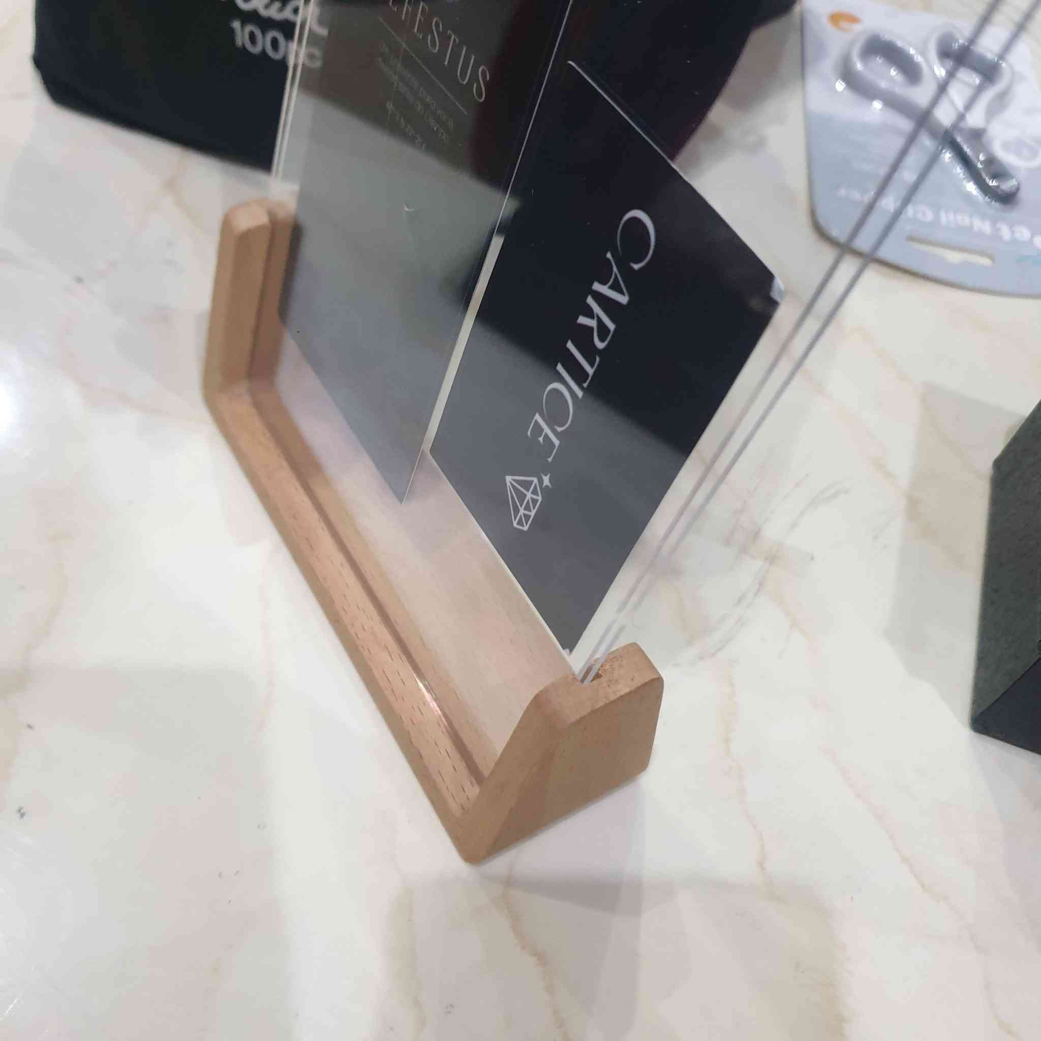 قاعدة صورة خشبية مع لوحين بلاستك جميلة وانيقة للمكتب او لديكور المنزل متوفر ١٠ قطع سعر القطعة الف دينار


**إذا كنت صاحب هذا الإعلان وتريد حذفه لأي سبب، رجاءا أرسل رسالة إلى الدعم الفني**