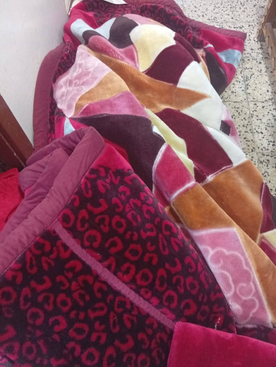 ديباج عدد اثنين مع بطانيه ٢٥الف مفارش، تخم بوهيمي الثقيل الأصلي ٣٠الف المفرش، الجوزي ٢٠الف الفرو ٢٥الف عشر مقاعد يفرشن البردات على ١٠الف ماعده الرصاصي ١٥ طبله وسطيه صاج ثقيل ٣٥الف مكاني السيديه


**إذا كنت صاحب هذا الإعلان وتريد حذفه لأي سبب، رجاءا أرسل رسالة إلى الدعم الفني**