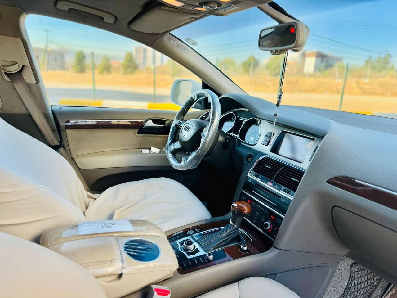 بسم الله الرحمن الرحيم
▫️ئاودى Q7 S-line Quattro 2013 فول مواصفات ١/١
مواصفات خليجي وكالة شريكة سردار ضمان دولي
-----------------------------------------
مكان🌆: سليمانى                سعر💵: 132$
هاتف☎️: *********** /// *********** 
-----------------------------------------
محرك سته سلندر V6 3.0L سوپه ر چارچ محرك بنزين
گير و محرك بشرط مامفتوح
بدون سوت و دغان و صرف  خلل بشرط فحص
ماشية 82 الف حقيقى
-----------------------------------------
▫️سيارة حيل حيلوة جديد ماشالله
(( بيها نص صندوق مصبوغ )) بدون دواخل و بدون أيرباگ
سيارة كل على وضع بيلادي
----------------------------------------
▫️مواصفات
{ بصمة - پانوراما - رادار - داخل بيجي - صندوق شفت - ٣ پردة - ماوس - ٧ راكب - كشنات تتفيئة و تبريد - كشنات جلد - كشن و ستيرن كهربا و خزن - سيدي بوكس - تبريد مركزي - كاميرا - حساس خلفي و امامي - لايت ليد - ڤوليوم - تحديد سورعه - وبعد )
------------------------------------------
اربع تايرات و ويل بيلادي جديد
سنوي و رقم و هه زة كل جديد
ته حويل غه رامة بشرط سنوي بأسمي
سيارة شرط بدون اى نواقص گير و محرك و حدادي و كاهرباى كل بشرط
-------------------------------------------
