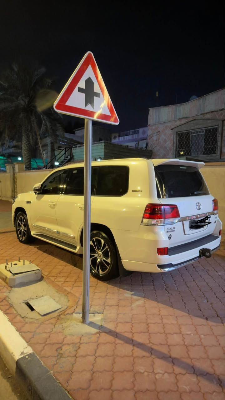 لاندكروز  2021  

كراند تورنك GXR 

محرك 8 سلندر 

ماشيه 111 الف
رقم بغداد تحويل 

 فتحه سلايت 
 كشنين كهرباء جلد 
 شاشات خلفيه 
 جنطه كهرباء 
 حساسات ٣٦٠ درجه
السياره جديد بحريني بيه بارد بصندوق يم علامة تيوتا وبداير وشويه من باب بيه فقط بارد لا فتح لا صبغ لا تبديل كفاله سياره اذا ما عجبك سعر لا تعلق ولا تتصل اعبر منشور جنك ما شفت رجائاً للتواصل ***********
*********** البصرة, العراق
