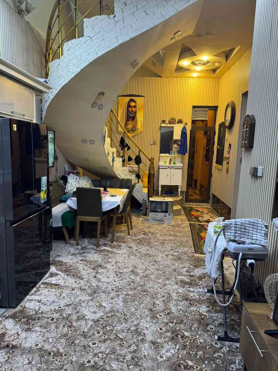 🏡دار زراعي
مساحة الدار 120م (ركن ) على شارع 15
الواجهه 7.5 النزال 16
يتكون من 3غرف سويتات واستقبال وخدمات 
الدار يحتوي على تأثيث كامل 
📍موقع الدار خلف بانزيخانه الجبها منطقه سكينه 
بناء جديد درجة اولى 
السعر المطلوب (200)مليون 
للاستفسار 
لؤي الوائلي ‭0771 331 6724‬
حسين الزيداوي ***********
