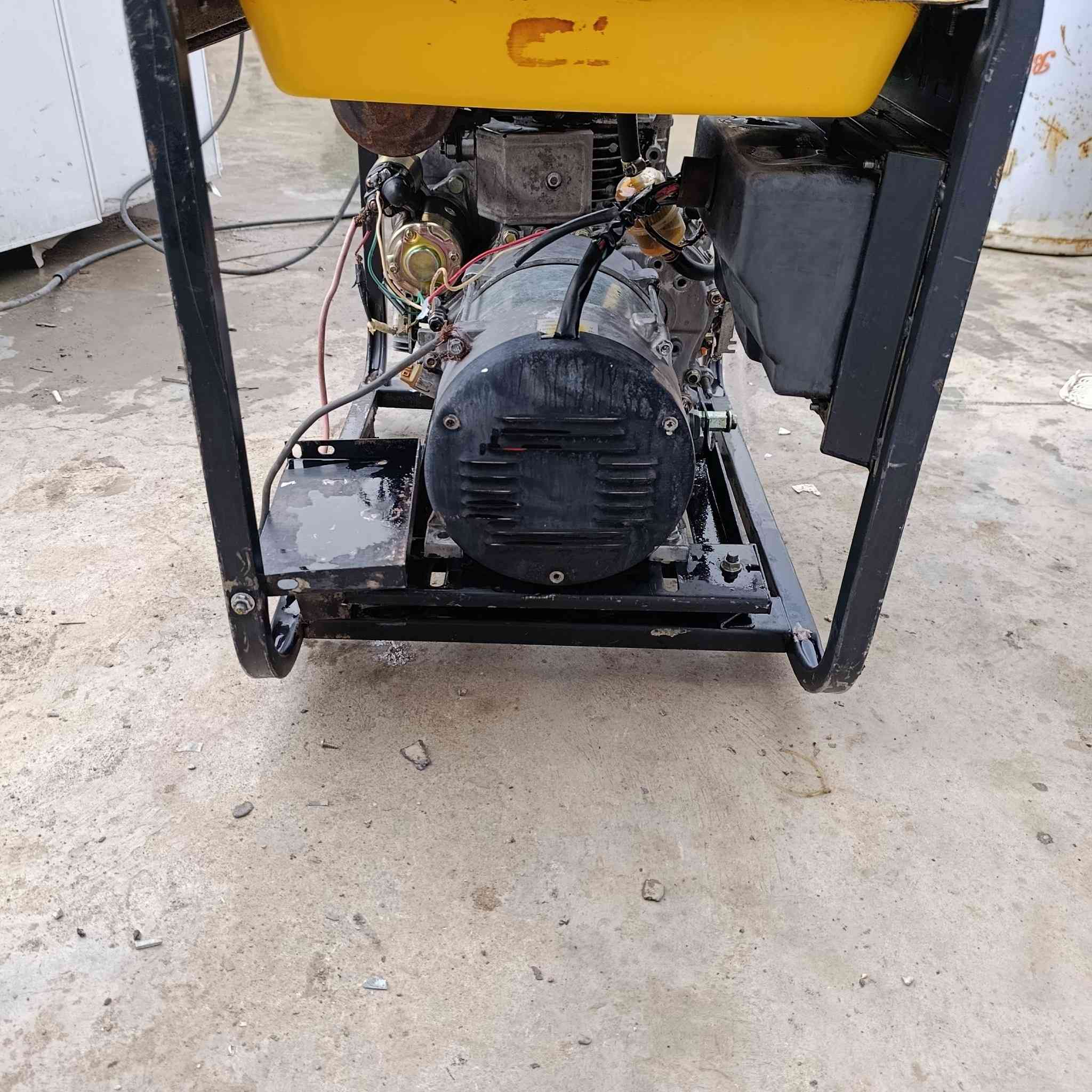 سلاوی خوداتان لێبێت ئەو مۆلیدەی بۆ فرۆشتن مۆلیدەکە هیچ کێشەو مشکیلەی نیە هەر بەرێزێک خوازیارە پەیوەندی بکات یا خود نامە بنێریت  
***********
***********
تێ بینی ناو نیشانم سـۆران بەرزێەوە
