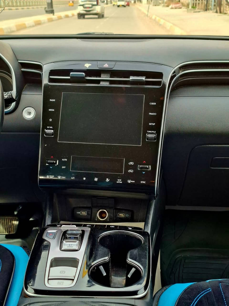 السلام عليكم
توسان 2022
 السعر 154 وبيها مجال 

رقمها بغداد  بأسمي تحويل مباشر 

بصمه تشغيل 
بصمه ابواب
تشغيل عن بعد 
شاشه جبيره كار بلي
كرسي كهرباء
تدفئه كشنات 
اوتو هولد 
تحديد مسار 
قياده ذاتيه 
مانع انزلاق
مودات قياده 

حادثها صفحة بدون دواخل  وسونارها موجود بالمنشور 
للاستفسار  ‭0770 586 1844‬ 

مكان السيارة ديالى بعقوبة
