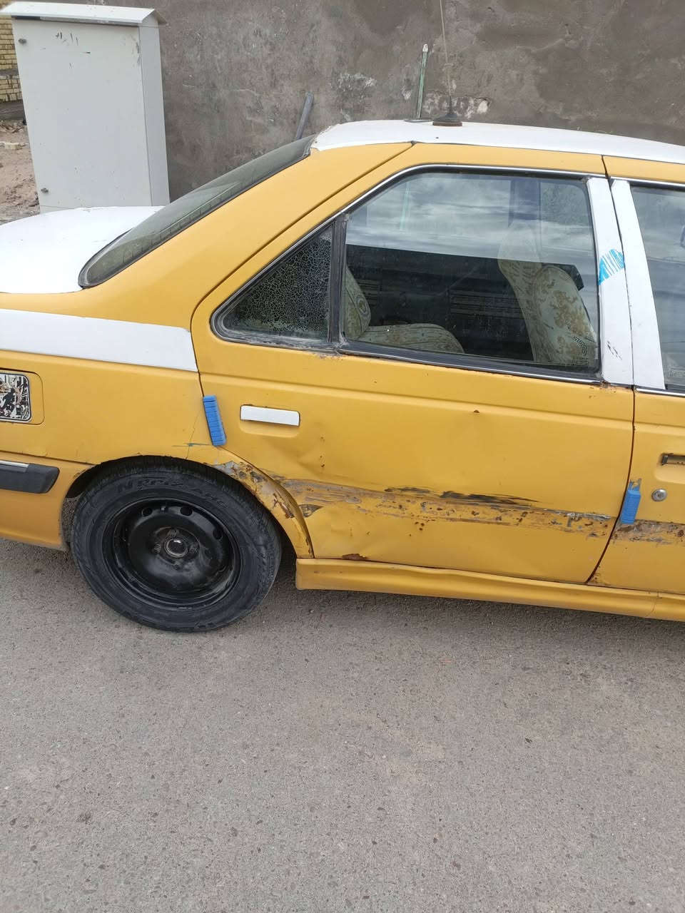 بيجو بارص 13
السعر ١٥ وبيها مجال 
العنوان، بصره، حي بغداد 
واتساب ***********
