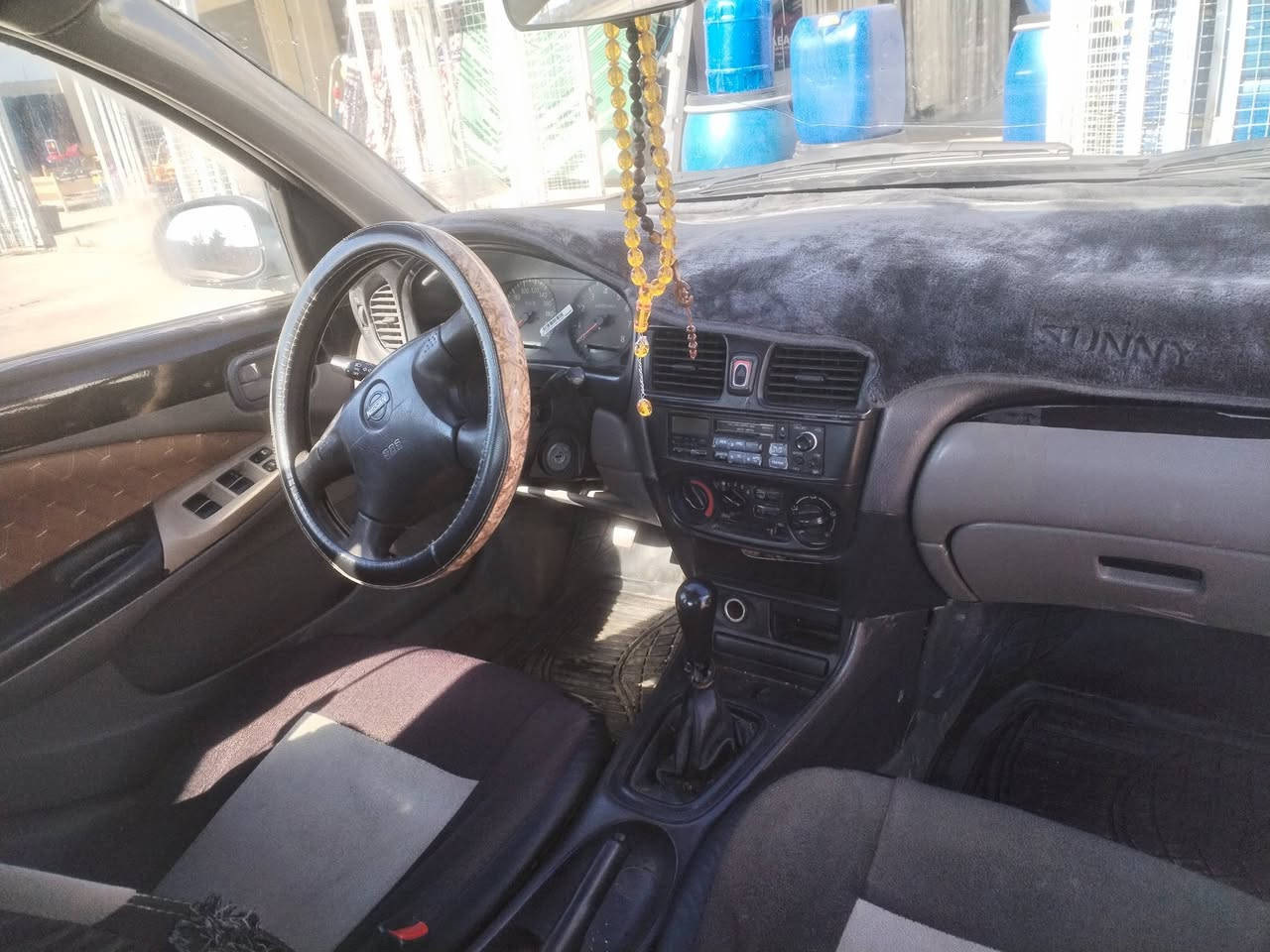 سني 2001 رقم بغداد
لون ابيض 
كير عادي 
بس جاملق صبغ قليل بل دعاميه الاماميه 
عنوان العنوان
يثرب حي القادسية 
***********
