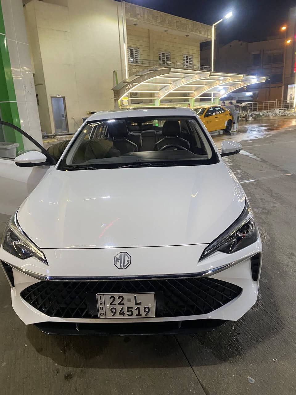 سلام عليكم
ام جي روي للبيع موديل 2024
سيارة ماشية 12 الف 
سيارة معروفه باقتصادية 
مواصفات خير من الله 
كشنات جلد 
بصمة 
لايت ترحيبي ديجيتال 
انارة خلفيه ليد 
شاشة دجيتال 
3 وضعيات قيادة 
Sport -normal -Eco 
هاندبريك بصمة 
Start - stop  
منحدرات 
حتى تصحيح ستير عند تشغيل 
شاشة تدعم car play  و اندرويد 
كشنات جلد 
تبريد قطعتين 
سقف سلايد 
و بعد كومه مواصفات 
***********
