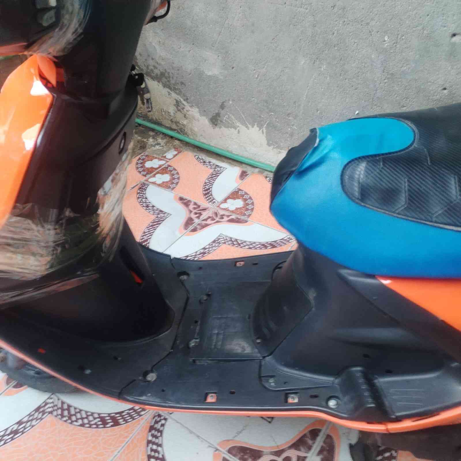 سلام عليكم دراجه لبيع فراشه بدون أوراق كله بيه جديده يعني تعمير بس المكينه مامفتوحه على وضع شركه هاذه رقمي *********** ماكو خاص
