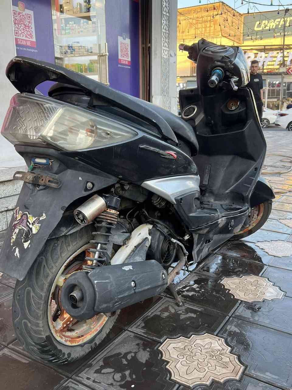 السلام عليكم دراجة سكنس فحل للبيع كلشي بيها بلاد واوراقها كاملة كابريتر اصلي ومكينة مكفولة برغي ممفتوح بيها وياله بلاد / السعر 625 الف وبيها مجال للشراي / مكاني الاعظمية ساحة الدلال قرب مطعم قاسم ابو الكص / ***********
