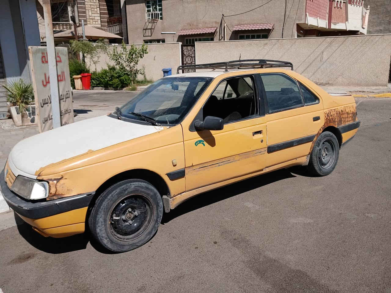 بيجو ٤٠٥ موديل ٢٠١٢ 
مكينة وكير خير من الله بيهة تنقيص شي قليل نقوصات بسيطة
مكاني البلديات سعر ١٥ ورقة 
راعيهة يريد تحويل مصفر غرامات عليهة هيئة ١٠٠ الف 
***********
