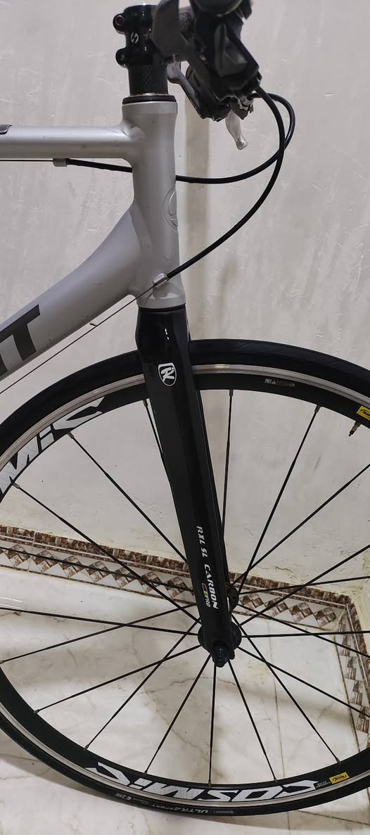 للبيع 🚴‍♂️ C700 بحالة نظيفة جداً

🔹 الفريم: C700 قياس M
🔹 السستم: 3×8 بدون ناقل أمامي
🔹 الماشة: كاربون
🔹 بوري السرج: كاربون
🔹 الستيرن: كاربون
🔹 الذراع: FSA
🔹 العجلات: Mavic Cosmic Elite ارتفاع 30
🔹 البريكات: بدون بريك أمامي
🔹 التايرات: Continental Ultra Sport III (كتان)
🔹 نظام شيش عريض

✨ فريم نظيف وجاهز للاستخدام
💰 السعر: 270 ألف قابل للتفاوض
🚚 يوجد توصيل
📍 المكان: الكوت

للاستفسار خاص.


**إذا كنت صاحب هذا الإعلان وتريد حذفه لأي سبب، رجاءا أرسل رسالة إلى الدعم الفني**