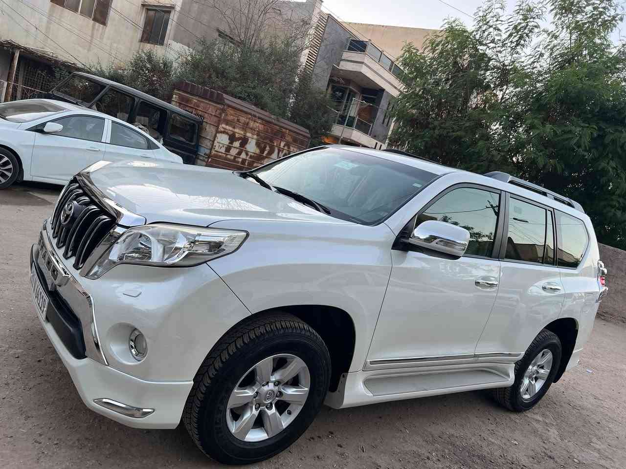 سلام عليكم 👋
للبيع فقط برادو موديل ٢٠١٥ رقم بغداد سنويه بأسمي مجددة 
السياره مكفوله وجديده مال جناي 
ماشيه ٩١,٠٠٠ حقيقي وشرط الفحص 
مواصفات Txl المعروفه 
كل نقص مابيهه صدر تايرات ادامه عامه مسويلهه جاهزه من كلشي 
السعر ٣٤٨ ورقه وبيهه مجال وكلشي اكوو بالسوك 
للأستفسار ***********
