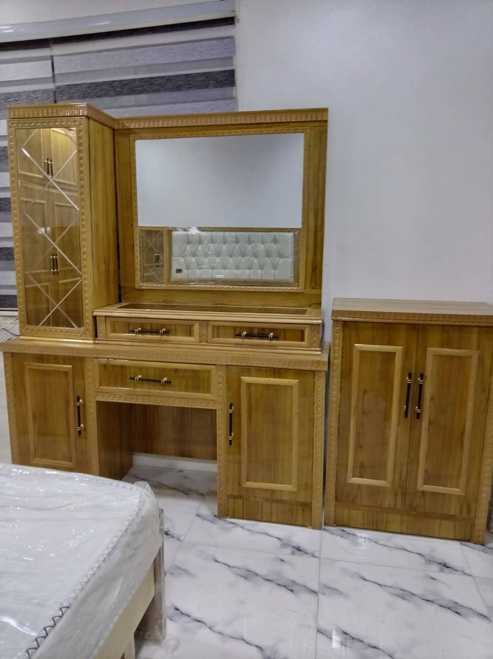 #قسط_غرفتك_براحتك
✔️ ويانا مدة التقسيط سنة و نص بدون مقدمة
✔️ لحاملي ماستر كارد الرافدين من الموظفين و المنتسبين و المتقاعدين وحتى الوريث مشمول عدنا
✔️ يوجد فصال حسب الطلب
✔️ يمكنكم استبدال غرفكم القديمة بغرفة جديدة وتقسيط الفرق
✔️ غرف نوم باحدث الموديلات من خشب الصاج
📌العنوان : الموصل / الجانب الأيمن / الصناعة القديمة / اليابسات 
📱اسياسيل : *********** (يوجد واتساب)
📱 كورك : ***********(يوجد واتساب)
