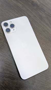 ايفون 11 برو ( الصغير مو ماكس ) ذاكرة 64 مبدل شاشة اصلية  بي فطر صغير ...