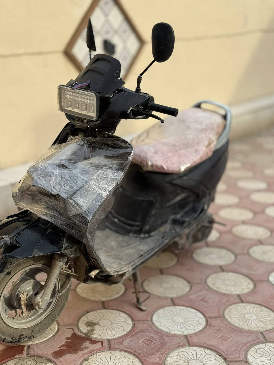 سلام عليكم دراجه فراشه للبيع سعر 200 وبيها مجال عوزها كفرات فقط شغاله ونضيفة *********** اتصل فقط
