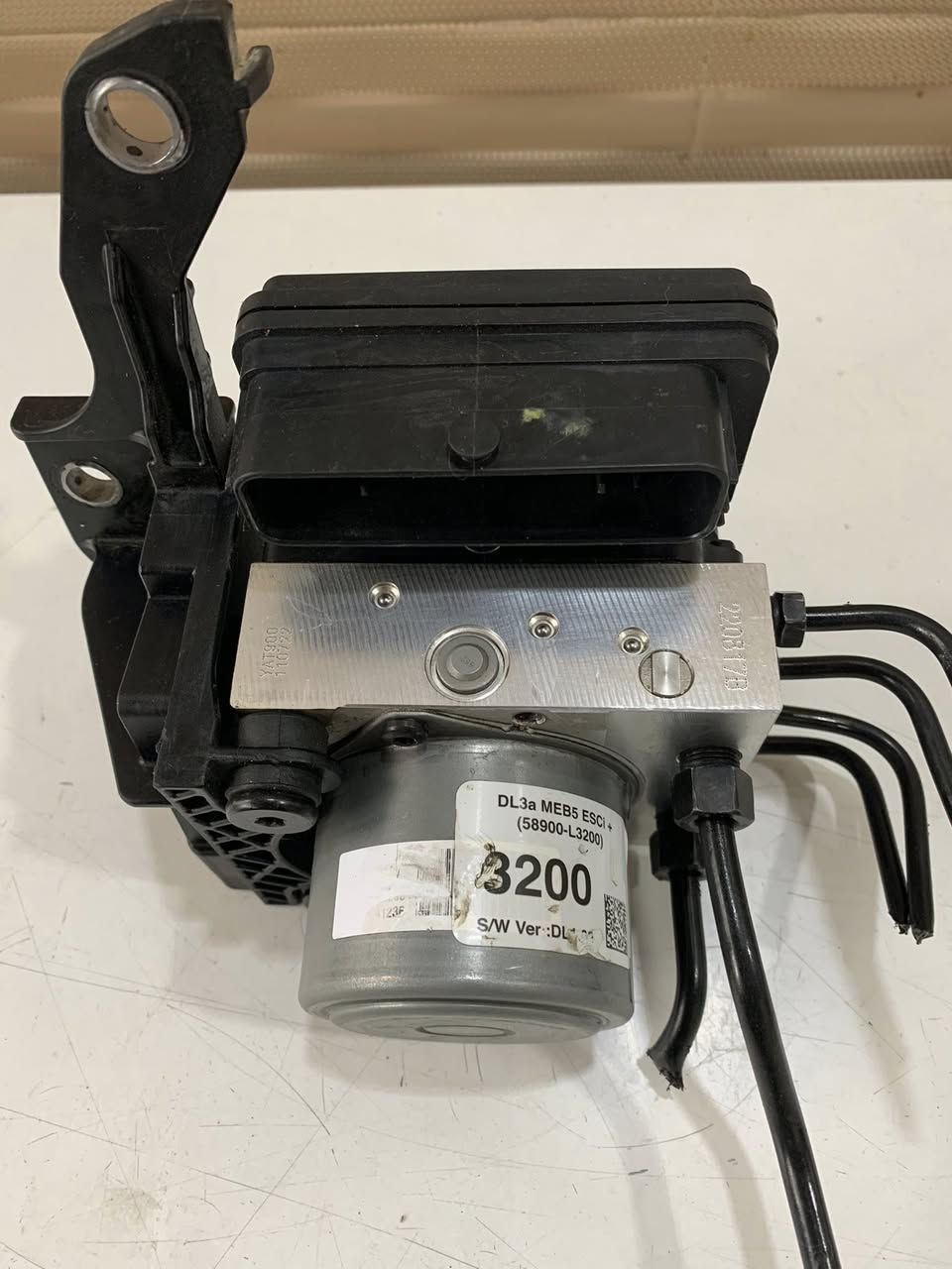 للبيع جهاز ABS شغال رقمه 3200مالت كي فايف موديل ٢٠٢٣  مالت كصه ملغي بيه بس AUTO HOLD السعر ٢٥٠الف مكاني حله أو الاتصال علي الرقم ***********
