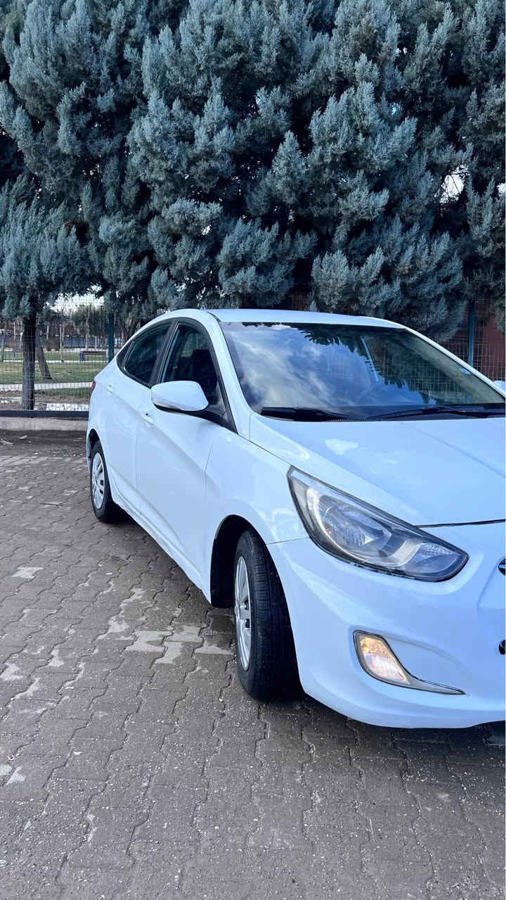 هونداي اكسنت ٢٠١٦ 
گير اوتوماتيك محرك ١٤
جام كهربائي 
تبريد تدفئة 
مكفولة 
٣ قطع صبغ بدون دواخل نهائيا بدون ايرباك
تايرات جديد 
محرك گير تبريد بشرط
سعر ٨٦ ورقة و بيها مجال

اكسنت ٢٠١٦ مكينة ١٤
٣ پارجة صبغ بي داخلي و بي برشوت 
هه مي بشرط مكينة گير تبريد 

*********** واتساب فقط زاخو, دهوك
