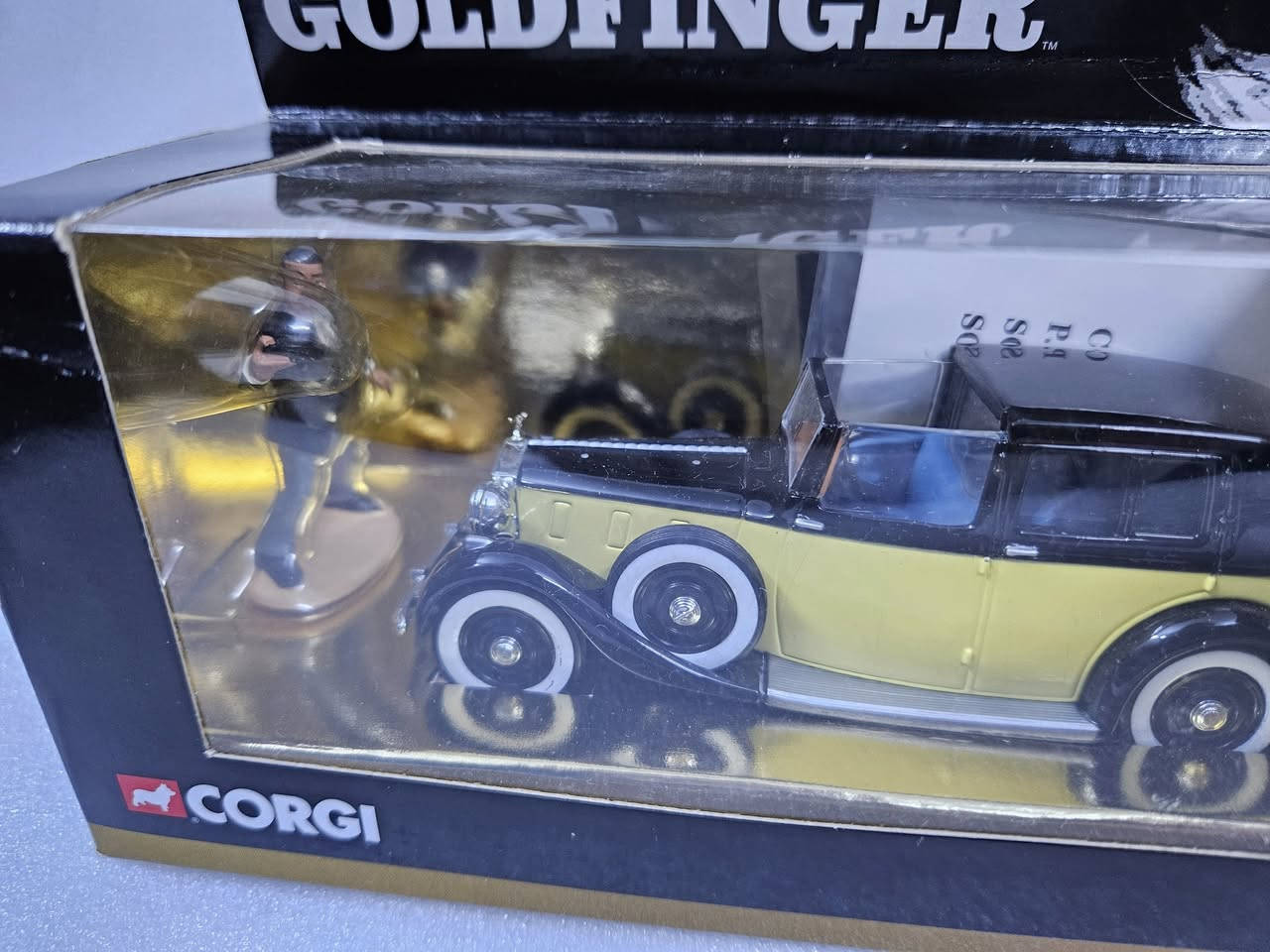 السلام عليكم
للبيع 
مصغر لسيارة رولز رويس فانتوم III (Rolls-Royce Phantom III) الأيقونية من فيلم جيمس بوند "إصبع الذهب" (Goldfinger)، من إنتاج شركة كورجي (Corgi)
حجم 1:36
السعر : 29 الف


**إذا كنت صاحب هذا الإعلان وتريد حذفه لأي سبب، رجاءا أرسل رسالة إلى الدعم الفني**