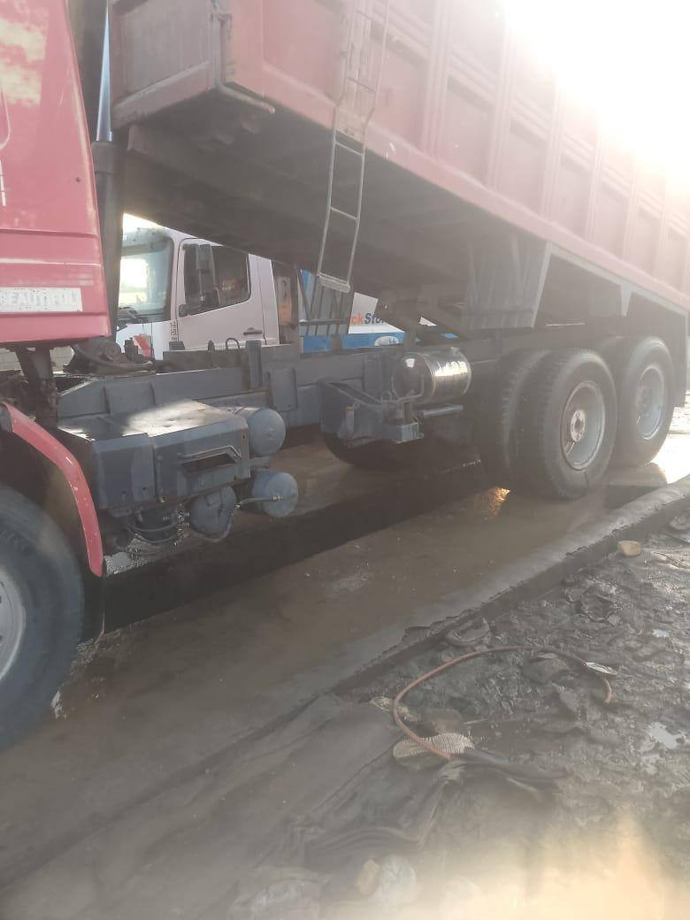سلام عليكم سكانيا موديل 93 مكينه  ١٢ونص   مجموعه سكانيا 19 كير ٥+٥  السعر مناسب ***********
