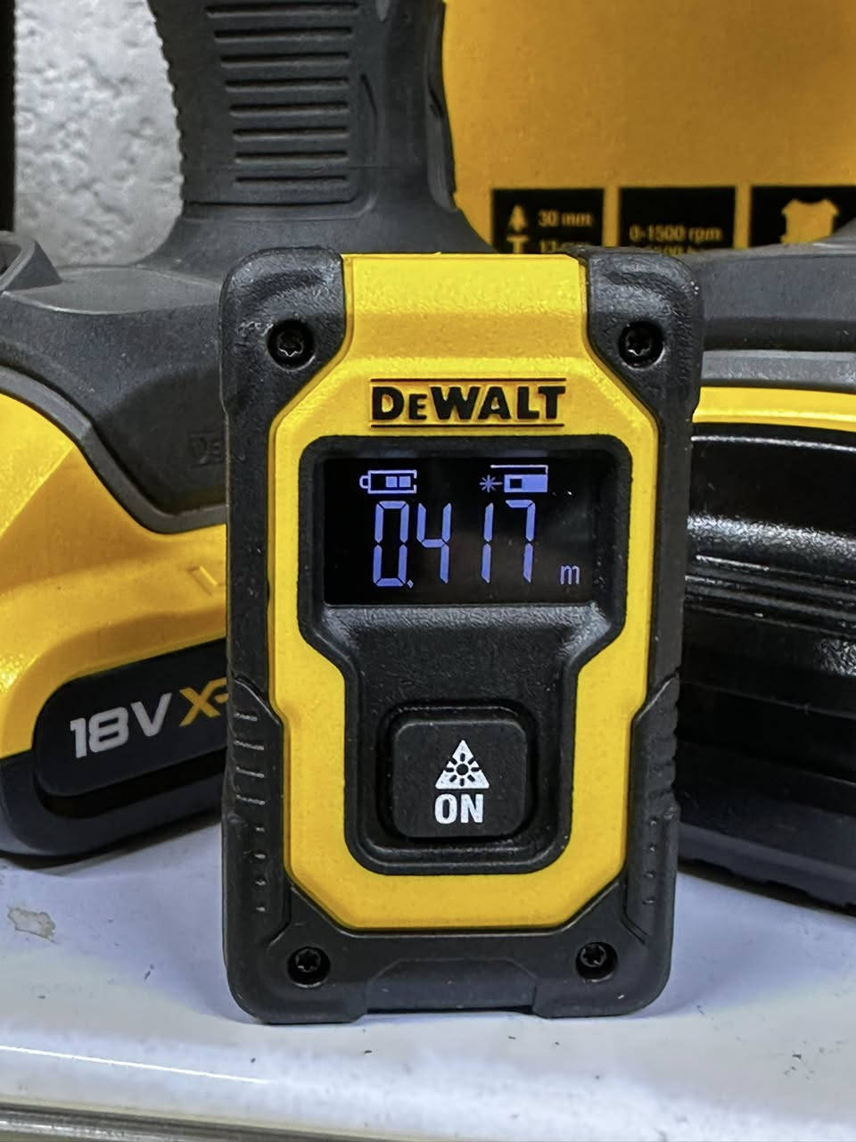 سلام و علیکم مترە لیزریە شحن من شرکە دیوالت اصلی 
جدید لوک بحجم کلش صغیر و حلو 
الی یریدە هاذی واتساب ***********
توصیل موجود
