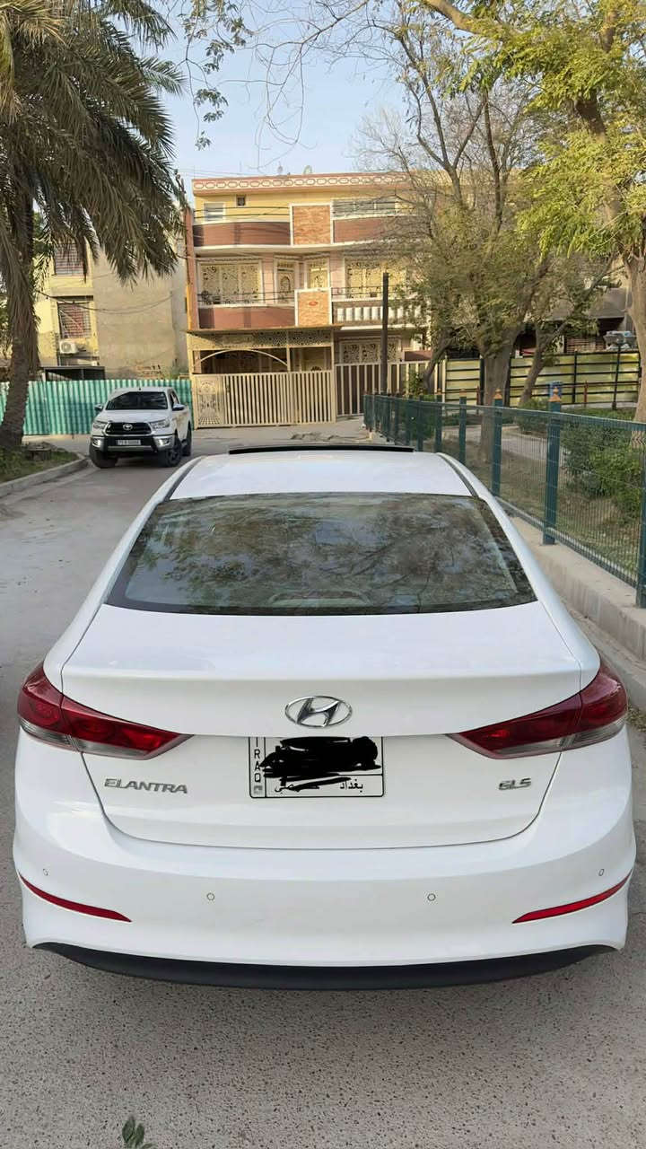 هيواندي النترا 2017 وارد ايراني 

عداد المشي :80الف كيلو 

مكفوله من صبغ 

فول مواصفات 1/1

بصمات 

تشغيل عن بعد
 
كشنات تدفئه+تبريد (4كراسي)

رادارت +تحذير 

لايت زنون led

شاشه اعطال

ستيرن تدفئه
 
انطمه قياده

تبريد بيانو 🎹 

سلايد روف 

مكان السياره بغداد الدوره

‭***********

السعر ١٦٥ وبي مجال بسيط الشراي بغداد, العراق
