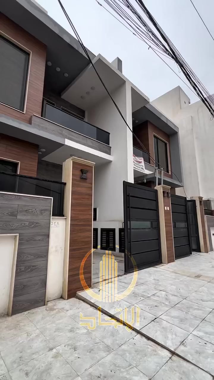 #مكتب_الاتحاد_لتجارة_العقارات_والمقاولات
 🏛⭐️ثلاث دور للبيع ⭐️حي الزهور ⭐️🏛
          ثاني بيت عن شارع العجزة
⬅️️ مساحـة 130متر 

⬅️️الواجهة 7متر

⬅️ الإتجاه غروب 

⬅️شارع تبليط ١٢متر

⬅️️سند طابو ملك صرف 

⬅️️طابقين ٤غرف نوم

⬅️️البناء من الدرجة الممتازة 

⬅️الطابق الاول:
 غرفة نوم إستقبال مطبخ هول صحيات كراج مناور 

⬅️الطابق الثاني:
 ٣غرف نوم هول صحيات بلكونة 
لمعرفة الاسعار انضم لقناة التلجرام https://t.me/etihad0
تفاصيل اكثر يرجى مراجعة المكتب
_____ 
         مكتب الاتحـــاد للعقار 
الفرع الاول : شارع المصارف الرئيسي 
الفرع الثاني: الصديق بداية سايدين البحرين 
           0773 962 5776 
                      🏛
           ***********
