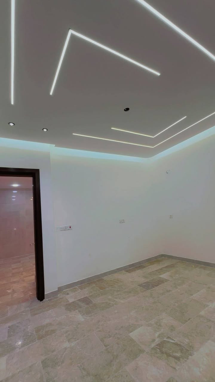 دار 50 متر للبيع
السلام عليكم 
دار 🏠 للبيع 
المساحة 50 
واجهه 5 متر 
العنوان حي الجهاد (الأمن الوطني )
يحتوي الدار 
3غرف نوم 
صحيات 2
للأستفسار 
***********  ☎️ ☎️ 
ابو جبل  للعقار 
@عقارات_بغداد ترويج_تمويل_العقار @عقارات_للبيع
