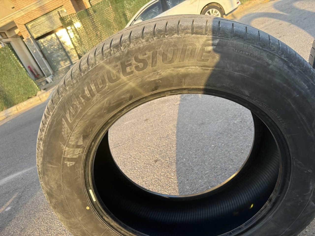 السلام عليكم عندي تخم تاير بريجستون اصلي مال تاهو واحد بي ركعة وفتيلة والثاني بي فتيلة والثالث والرابع جدد بدون اي شي قياس 275/60/20 اليريدهن يتصل علية ***********
