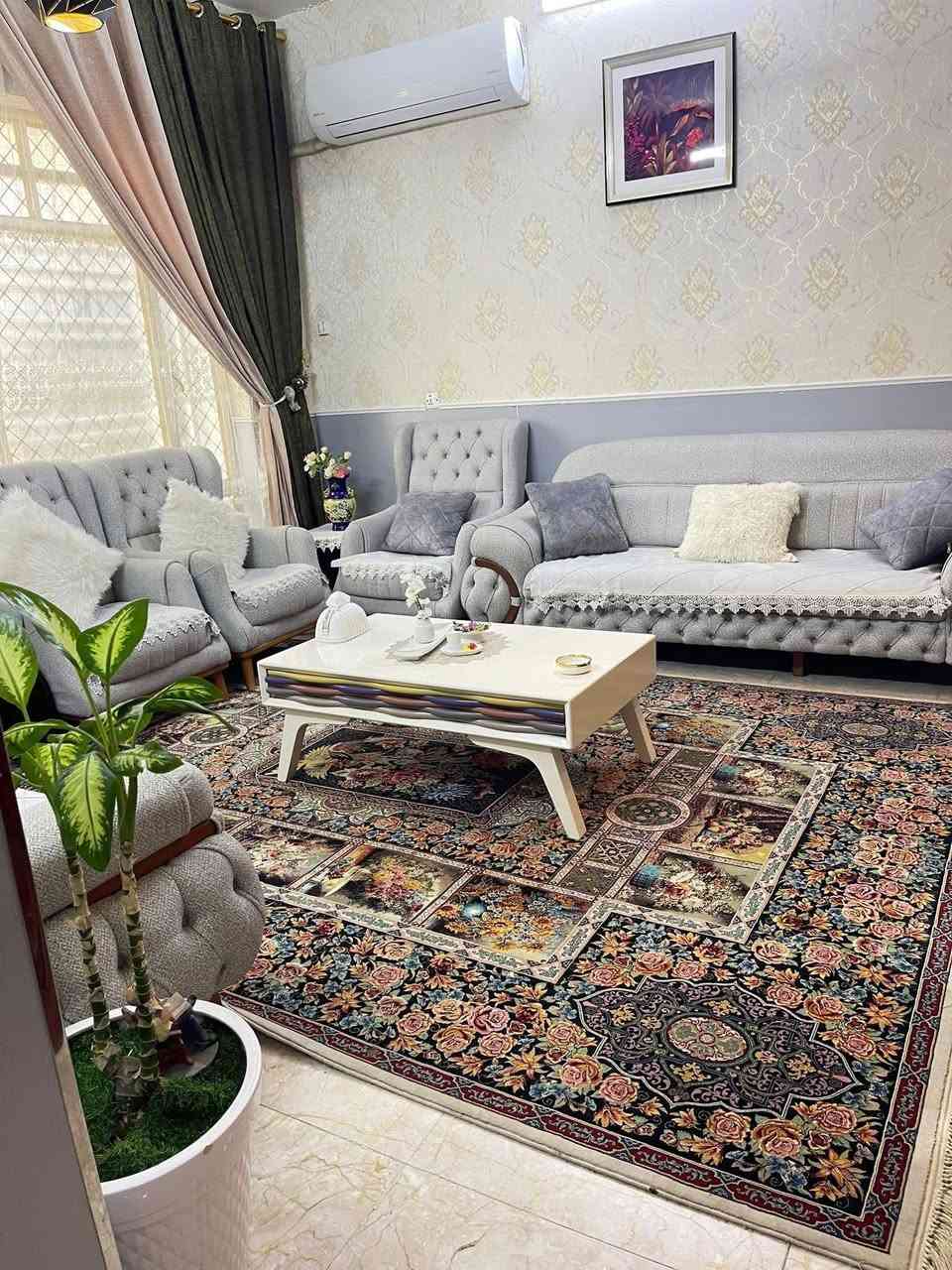 السلام عليكم
بيت 100 متر في حي البساتين شارع احمد الوائلي الواجهه 6 ( خدمات وتبليط ) 

طابو زراعي سند 25

محتويات البيت
الطابق الاول (استقبال و مطبخ وترك وغرفة نوم وحمام وتواليت 2 ) 

الطابق الثاني
(غرفتين وصالة وحمام وتواليت)

الطابق الثالث
(مخزن وسطح )
( السعر 175 ) قفل مع غرفة النوم لون بيجي + الكاونتر 

للإستفسار الاتصال على الرقم (***********)
