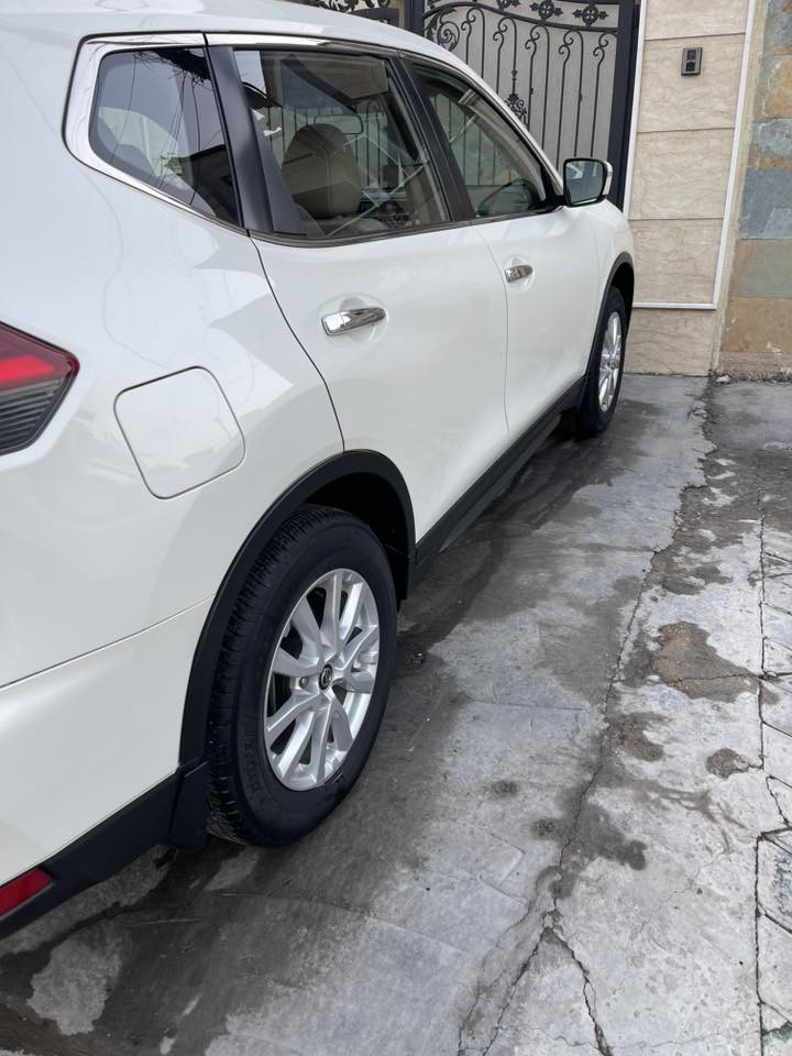 للبيع نيسان اكس تريل لون ابيض خليجي موديل 2019 ماشيه 57 الف مكفوله عده شبر بارد المكان بغداد حي العدل او حي الجامعه الاتصال *********** 
ماشيه 57000
7 راكب
السعر 174 ورقه
