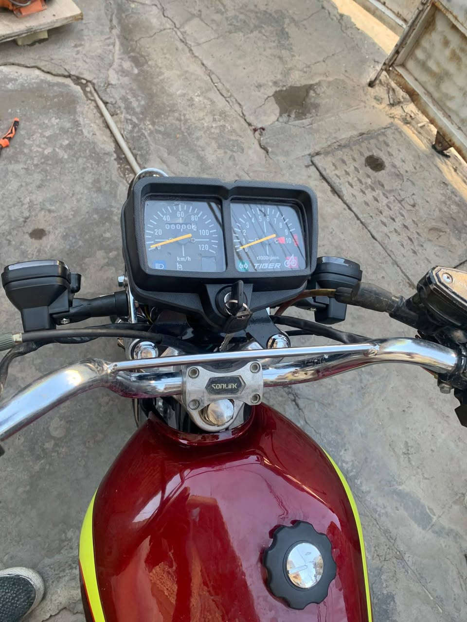 ســـــــــلام علــــــــيكم🙋‍♂️
دراجـــه سيفان 💥🔥

مــــــــوديل: 2023 مرقم بغداد سنويه بأسمه مشروع وطني💁‍♂️💖
الدراجه كل غراضها مستبدله بغراض موديل 2025 +دبلات جديده امامي وخلفي🕷🕸❤
محرك الدراجة((150cc)) جديد 🕷🕸🔥
5 نمر بيها✨❤️
كلشي كامل مكمل بيها انارتها كهربائياتها دشبولها. 
نضافه الدراجه 100/95🔥❤️‍🔥

الدراجه تجيبه منا تشتغل بيها منا ماتصرف ربع عليها مرقم لو تروح خارج العراق بيه محد يحاسبك

سعــر الدراجــــــة:(بـ  مليون،650) 💁‍♂️ وبيها مجال 

عــــــــــــــــنـــــــــــوان: بغداد» حي الجامعة» شارع66

الــــــــــرقــــــــــم: *********** اسيا💝
مــــــــلاحضــــــــة! لايوجد فيس ولامازنجر
+
مكلف بالنشر الرقم بيه واتساب او اتصال على السيم كارت
