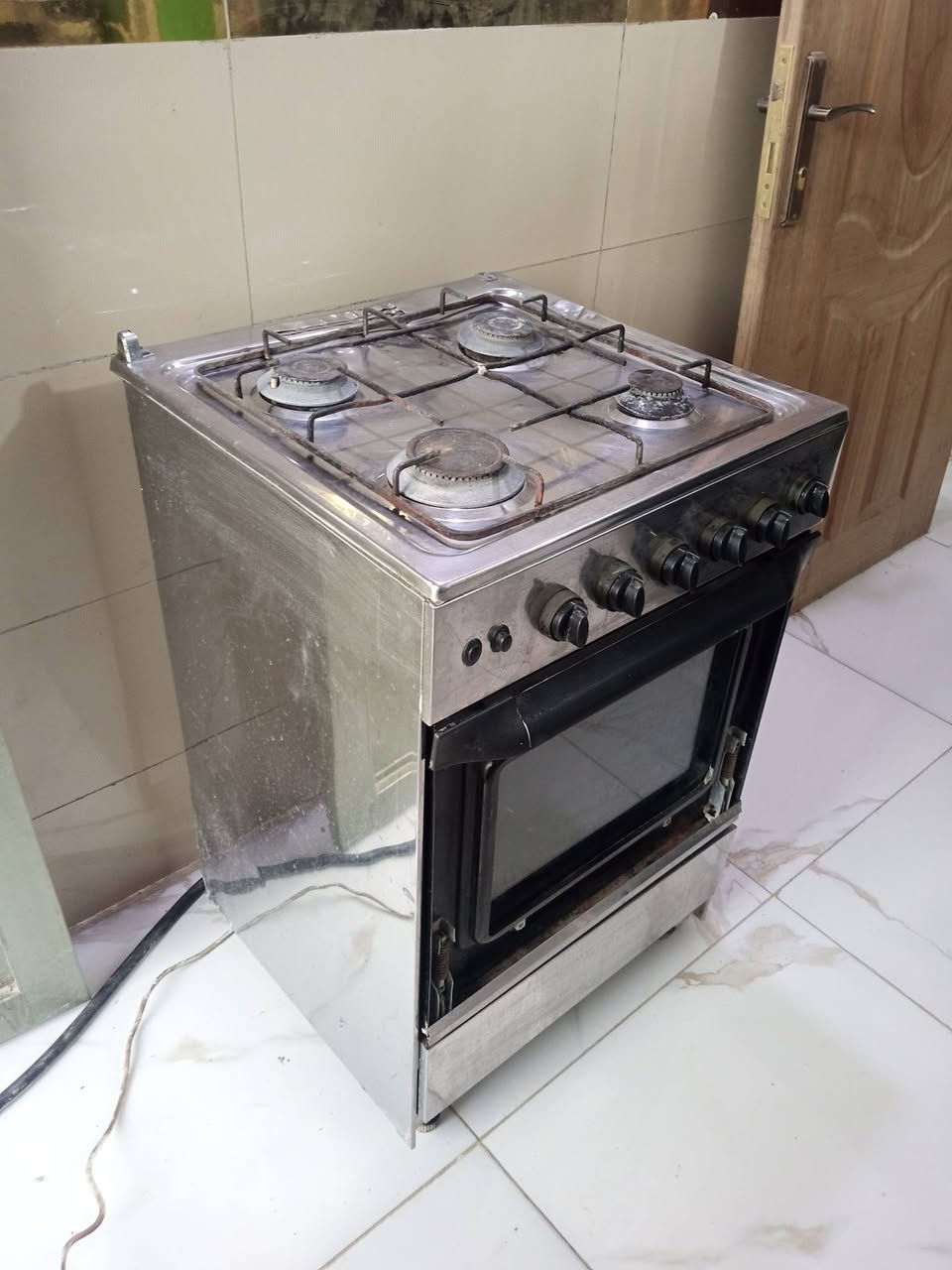 السلام عليكم .. طباخ 4 مشاعل كله شغال حته الفرن مثل ماموضح بالصور سعر 75 للاستفسار اكثر مراسلة الصفحة او الاتصال ع رقم *********** وات ساب
