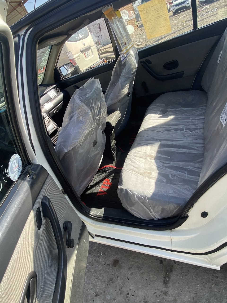 سمند خصوصي رقم بغداد مكفولة من الضربة والصبغ. وكير ومحرك مكفول تحويل مباشر  مكانها بغداد  ٤٤ وبيها مجال بسيط 
***********
