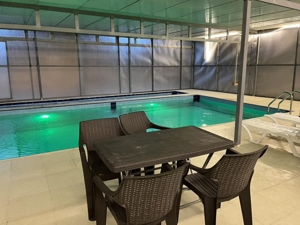 المسبح حار 
ومتوفر حجز في رأس السنة 
*********** 
بغداد الرضوانية
