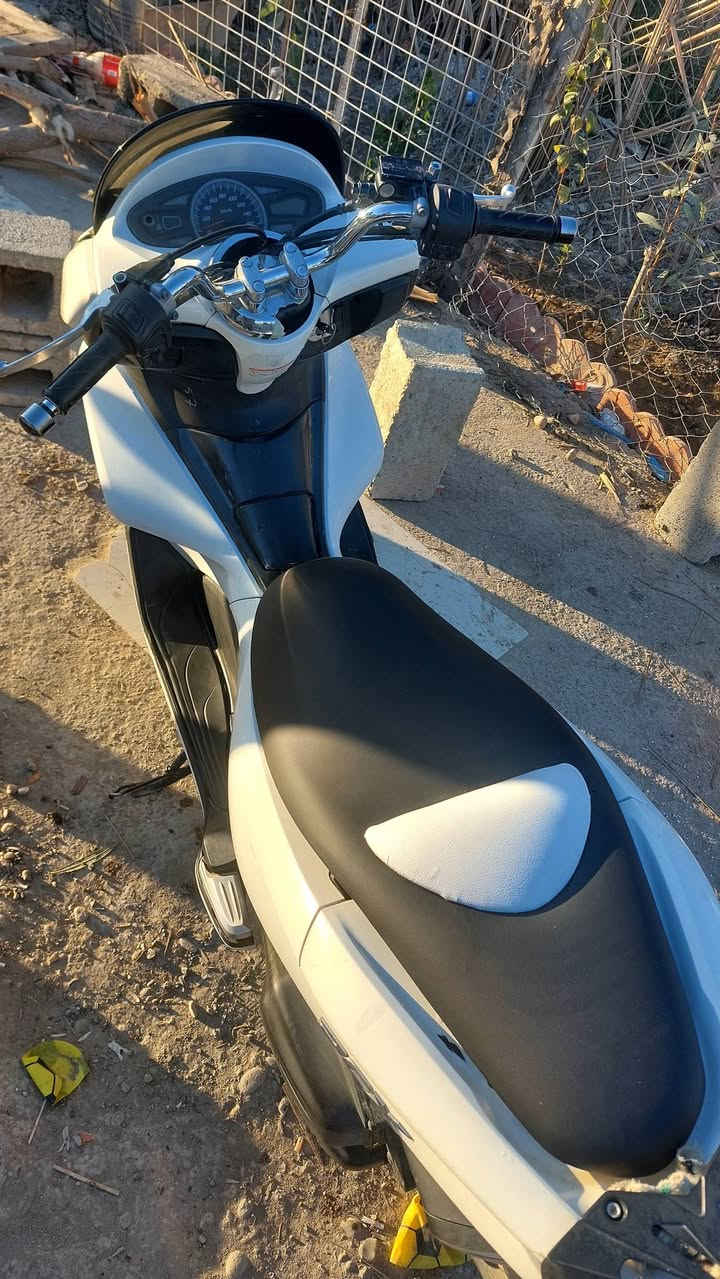 سلام عليكم دراجة للبيع بي سي اكس محرك 150ياباني السعر خاص اي ستفسار الرقم ***********المكان بعقوبة يم مدرست الامين
