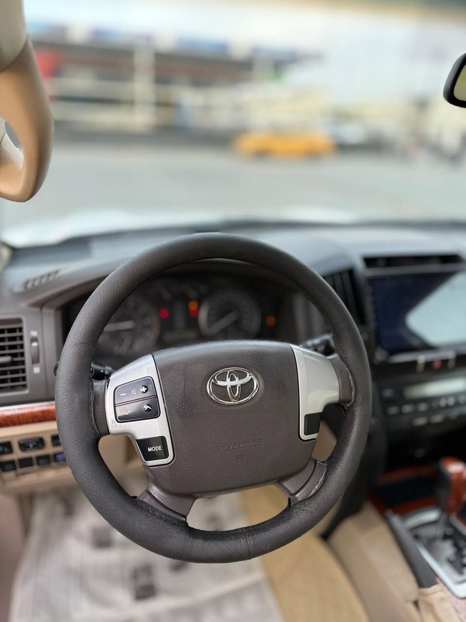 السلام عليكم لاندكروز 2014 فطيم مكفولة من الصبغ فقط دعامية امامية صبغتهة بسبب الشخوط سيارة ماشية 190 بسمي مكينه كير مكفولات على وضع الشركة مكفولة قطرة صبغ مابيهة بيهة بارد مكانين زغار ميبينن تخم تاير جديد سعرها 370 بيهة مجال مكانها بغداد ***********
