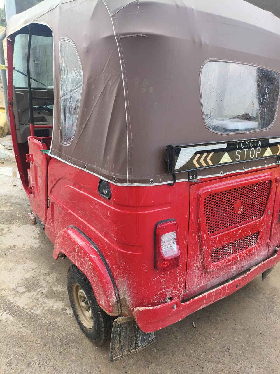 السلام عليكم تكتك موديل 2022 شهر 10 تكتك بيه صفحه ومصبوغه كلير للجماليه خير من الله رقم وسنوية تحويل ثاني يوم لوحه ما شادهه موجوده عندي بلبيت سعر 7700 مكاني البلديات الرقم ***********
