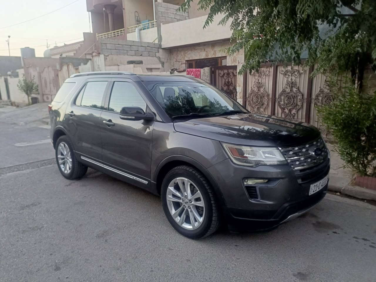 Ford: explorer
مۆدێل 2018
یەک پارچە بۆیاخ 
فول فول مواسەفات xlt
مەکینە 6 پستن 
بەسمە

دەبڵ ئەکسل
کوشن جلد
سێ ڕیز کوشن
تبرید مەرکەزی
ڕادار 
خەتی جادە 
حاسەی پێشو دواوە
پانۆڕاما
سەنەوی 2031
بەناوی خۆمانەوەیە
کارتی بنزینی هەیە
***********
***********
