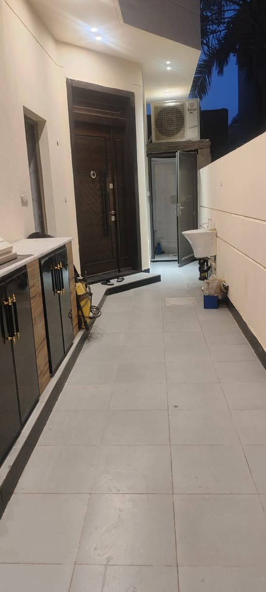 (بيت للبيع دولان أربعة متر عرض بناء)       (حديث في الجزائر قرب بن غازي)
■■■■■■■■■■■■■■■■■■■■■■■■■■■■■

🌍بيت للبيع في حي الجزائر بناء جديد 

🌍مساحه الدار 243 متر البيت دولان واجهت المدخل 4متر

🌍يحتوي على غرفتين وصاله ومطبخ وصحيات 

🌍واستقبال ومناور وحديقه داخليه 

🌍البيت يباع مع الأثاث 

🌍جاهز للسكن #ملاحظة #سعر #البيت 215 مليون 

للإستفسار والمعلومات اكثر مراجعة مكتب آملاك للعقار والمقاولات العروبه شارع المتحف قرب مطعم كودو كودو او الاتصال على الأرقام التالية 

***********

***********

@الجميع
