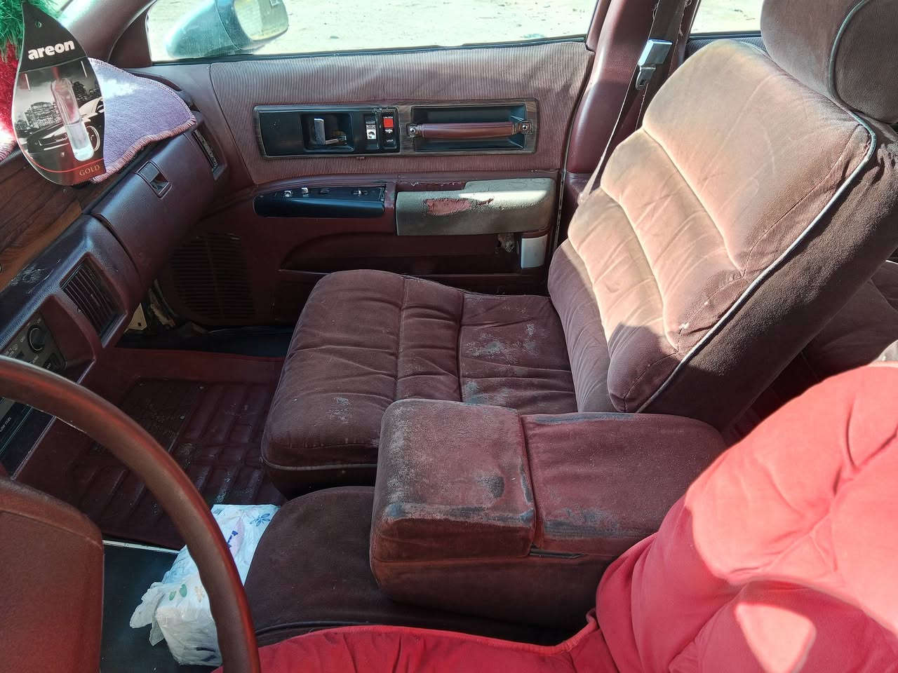 السلام عليكم من رخصة الادمن المحترم دولفين موديل 93رقم كربلاء مشروع وطني سنويه  للثمانيه وعشرين مكينه وكير محور رأس الثور وارد قبل أسبوع شادهن مكانها النجف الاشرف سعر 28ورقه وبيها مجال حك الجيه رقم هاتف ***********
