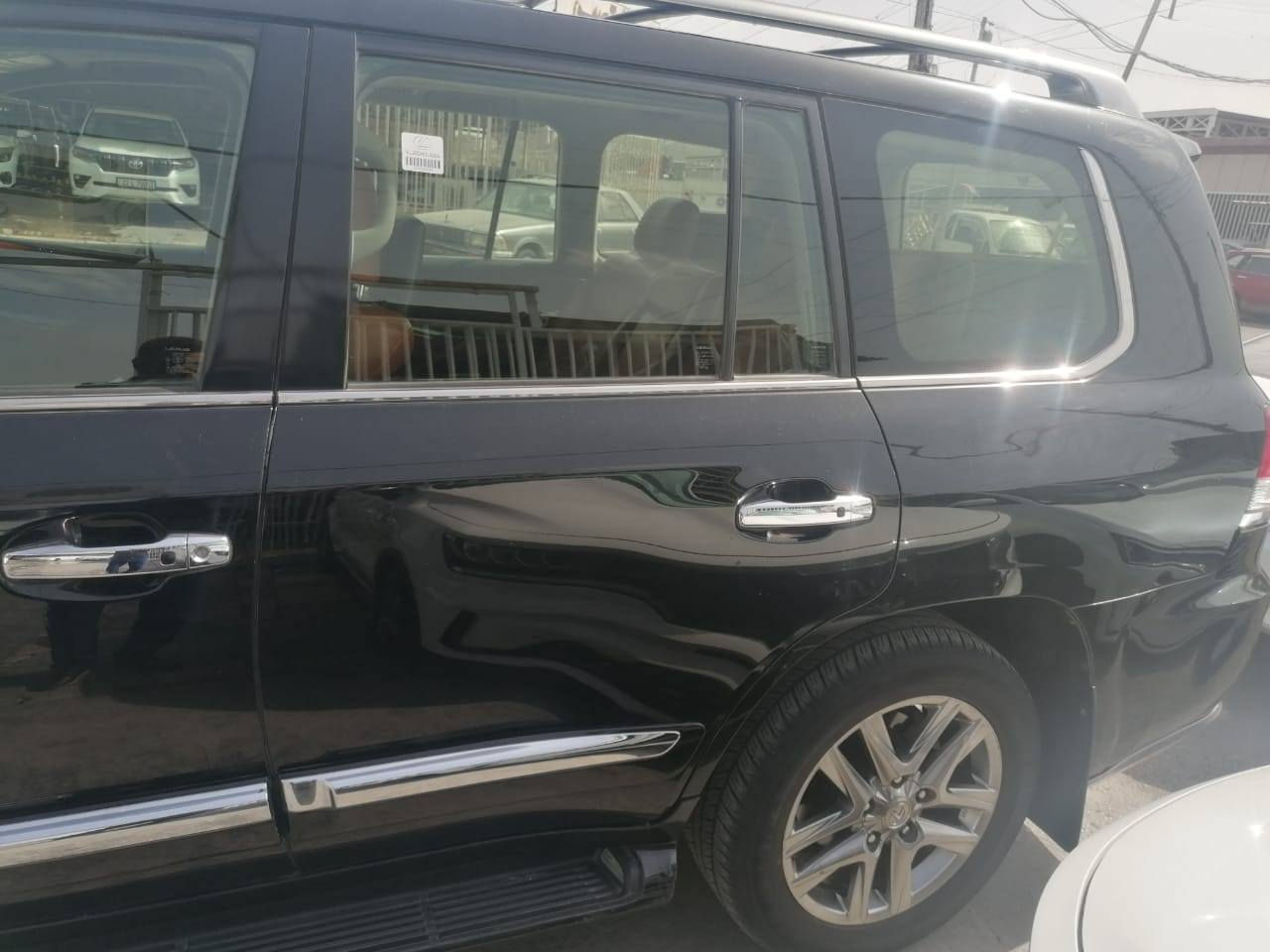 للبيع لاندكروز لكزز موديل 2013
خليجي الون اسود
بيها صبغ جاملغ خلفي وطخات خفيفه
السونار ناشره ويه الصور
الكزز معروفه الموصفات مالتها مايحتاج اشرح
السعر المطلوب 35000 $
وبيها مجال للشراي
الاتصال على الهاتف ***********
