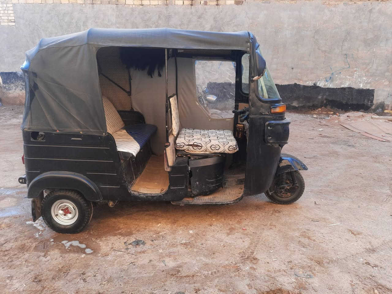 تكتك البيع موديل ١٧ شهر ١٠ بيهه مكينه جديده تجميع وتخم تاير جديد واي خياس مابيهه سعر ٤ وشراي يتصل ***********
