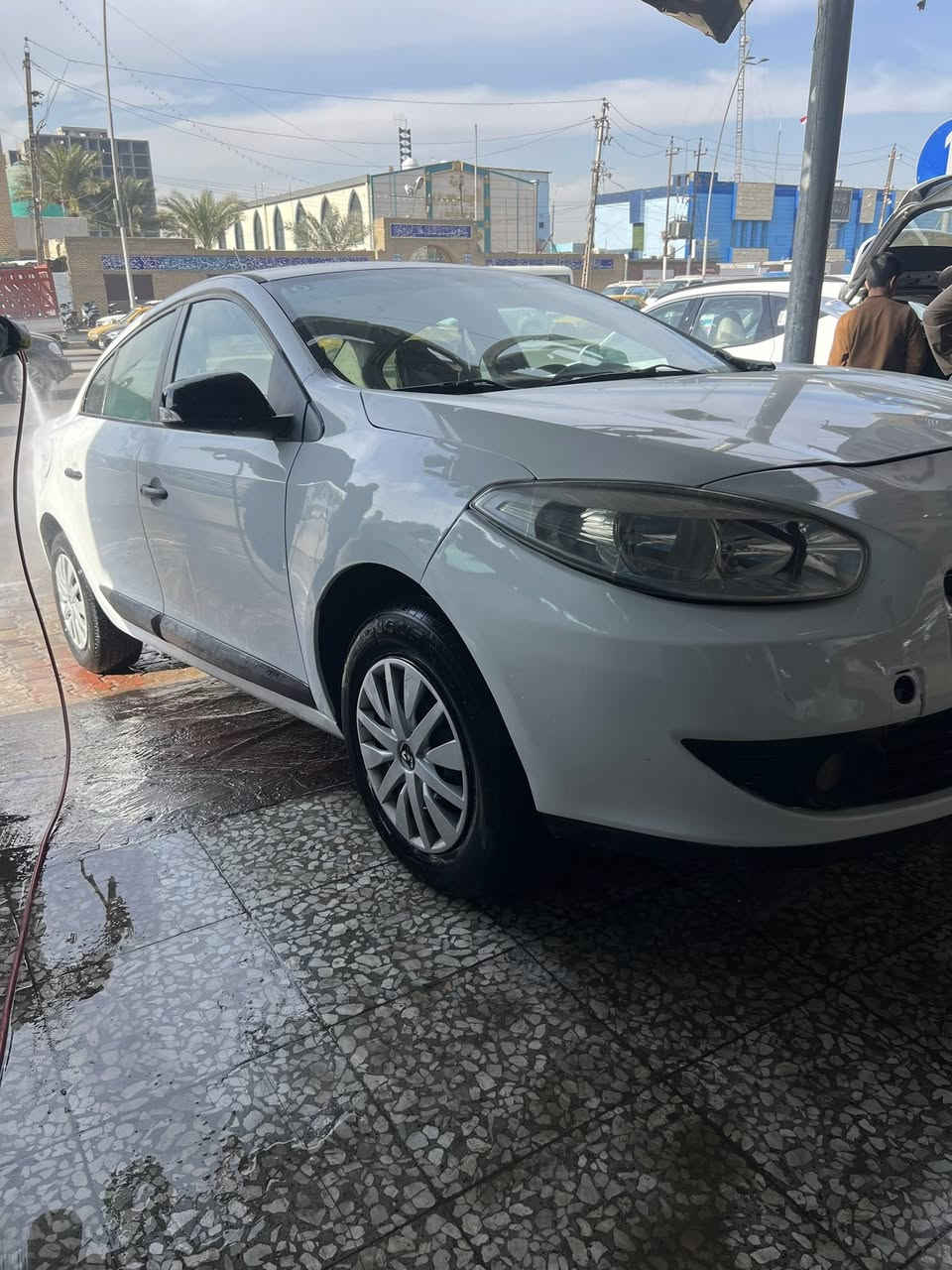 رينو فلاونس موديل 2012 سنويه ا 27    رقم دولي هزه جديده   المكينه   وكير خير من الله
السياره قطعتين رش   وذيول هم رش  تخم تاير صدر امامي خلفي خير من الله تتفئه تبريد شغال شغاله من دعاميه لدعاميه سعر 52 وبيه مجال حك جيه العنوان بغداد  هـ***********
