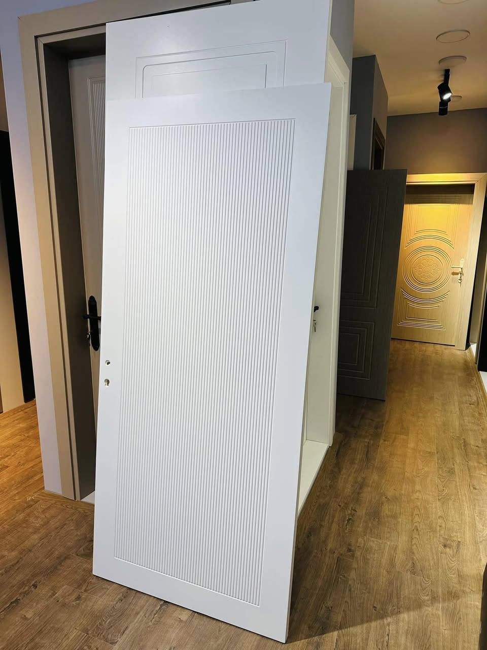 صور من فرعنا في العراق تظهر جمال أبوابنا. 
  صناعة تركية عالية الجودة، وتصاميم عصرية تناسب كل الأذواق.
 * معارضنا في الدول العربية والأفريقية تضمن لكم خدمة مميزة.
 * يادور: جودة، فخامة، وثقة.
English:
Yador: Turkish Doors, Global Elegance
 Photos from our Iraq branch showcase the beauty of our doors.
 High-quality Turkish craftsmanship, and modern designs to suit every taste.
 Our showrooms in Arab and African countries ensure excellent service.
 Yador: Quality, Luxury, and Trust.

  #أبواب_يادور #أبواب_تركية #تصميم_داخلي #العراق #ديكور_منزل.
@sıkı hayranlar


**إذا كنت صاحب هذا الإعلان وتريد حذفه لأي سبب، رجاءا أرسل رسالة إلى الدعم الفني**